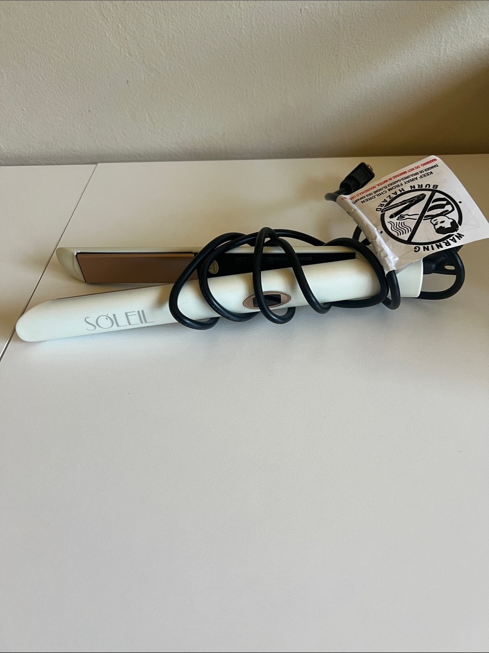NWOT Soleil White Ceramic Hair Straightener - Sleek Travel Flat Iron